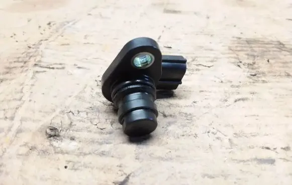 Volvo V70 Camshaft position sensor 8658495