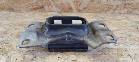 Volvo V40 Gearbox mount V617M121 322A69