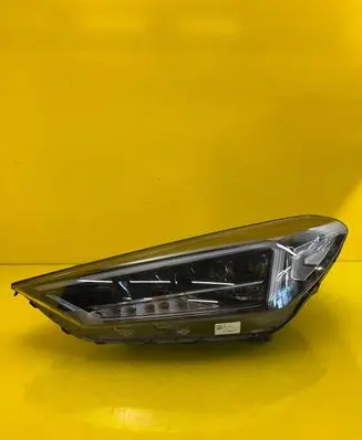 Hyundai Tucson TL Headlight/headlamp 92101D7700
