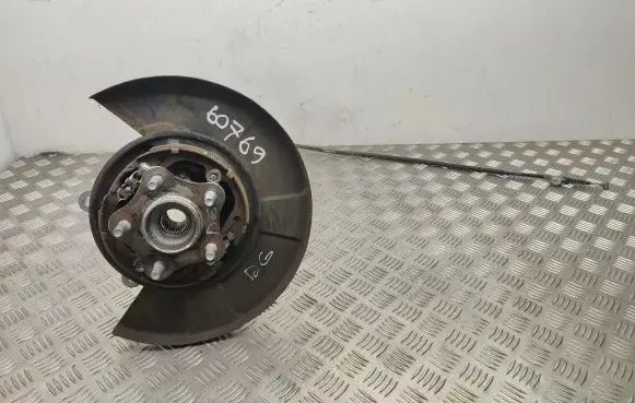 Infiniti Q50 Rear wheel hub