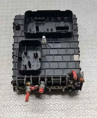 Volkswagen Golf V Fuse module 1K0937124 015345021