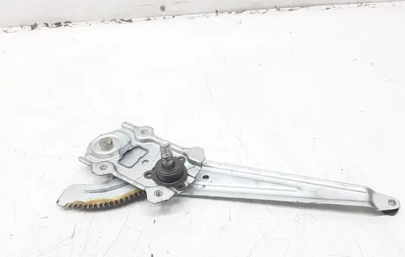 Rear door manual window regulator