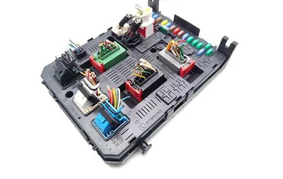 Peugeot RCZ Fuse module 9666895380