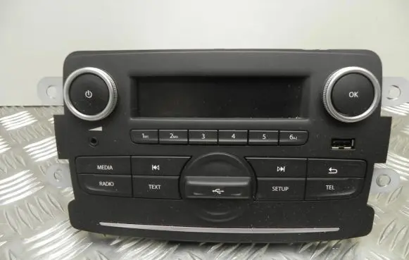 Dacia Sandero Radio/CD/DVD/GPS head unit 281155972R R1489