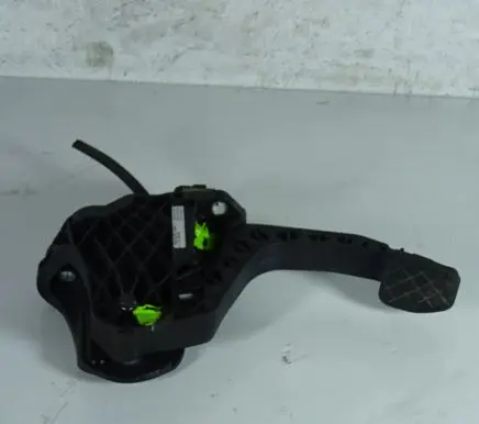 Volkswagen PASSAT CC Accelerator throttle pedal 3C1721059BE