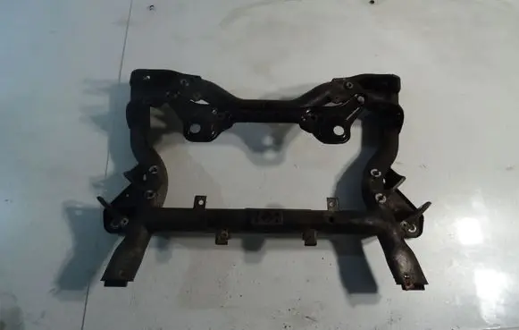 Mercedes-Benz C W204 Front subframe A2046280657