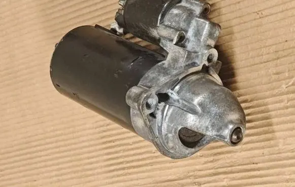 BMW 5 E39 Starter motor 7785691 0001109200 12417785691