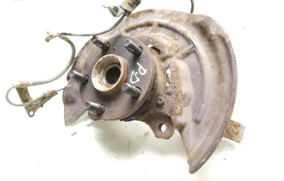 Toyota Avensis T220 Front wheel hub spindle knuckle