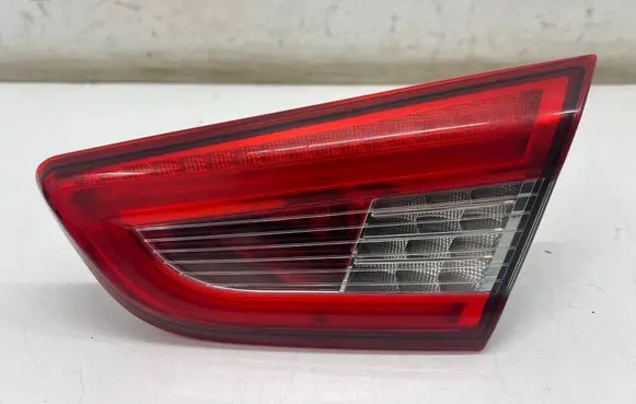 Tailgate rear/tail lights