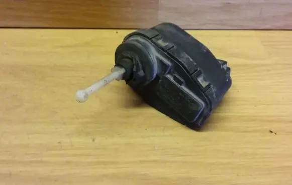 Headlight level adjustment motor