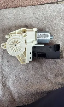 Peugeot 407 Front door window regulator motor 9221Z1