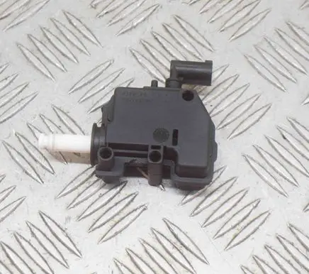 Fuel tank cap lock