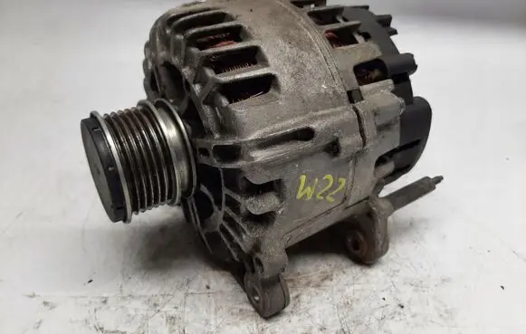 Volkswagen Golf VI Generator/alternator 03L903023F