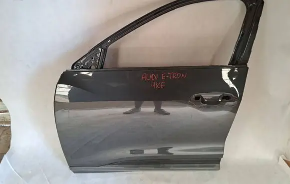 Audi e-tron Front door