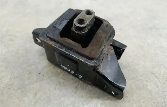 KIA Stonic Engine mount vacuum valve 21824H8100
