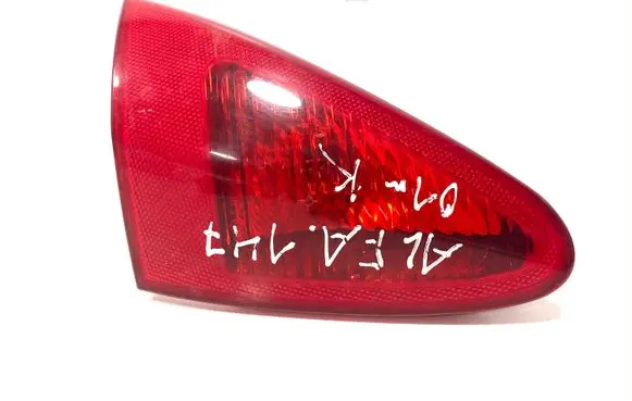 Alfa Romeo 147 Tailgate rear/tail lights 46556346 46747825 03320010