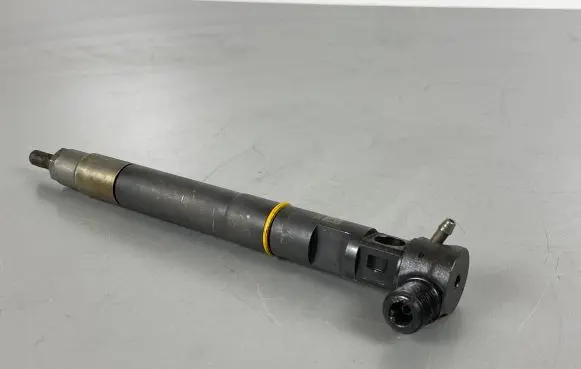 SsangYong Rexton Fuel injector 28384645
