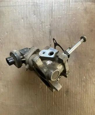 Honda CR-V EGR valve 0120101040