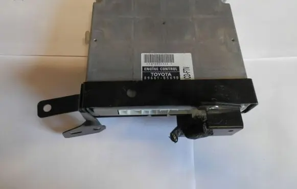 Toyota Avensis T250 Engine control unit/module 8966105690OE