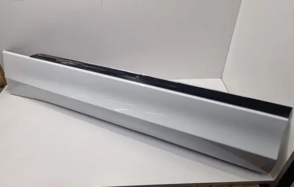 Volkswagen Tiguan Allspace Front door trim (molding) 5NN854939D 5NN854939C