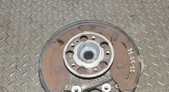 Rear wheel hub