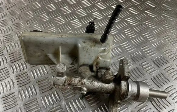Opel Vivaro Master brake cylinder 32067008c