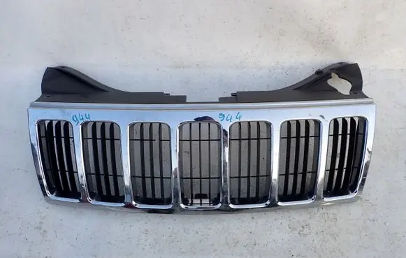 Jeep Grand Cherokee (WK) Front bumper upper radiator grill 55157458AA