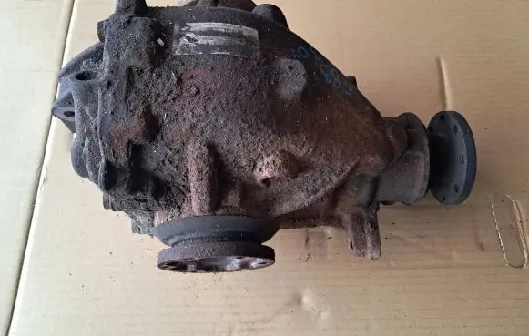 BMW X3 E83 Rear differential 7567995 89080227 9000505