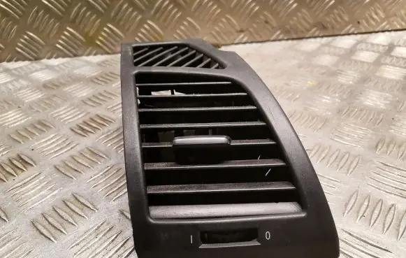 BMW 1 E81 E87 Dashboard air vent grill cover trim 7059188