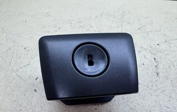Volvo XC90 Glove box lock 