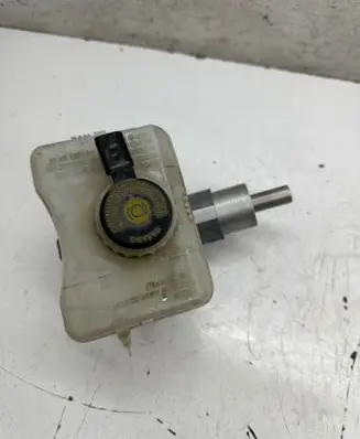 Audi A7 S7 4G Brake fluid reservoir 8K0611301A