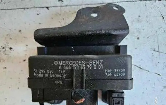 Mercedes-Benz E W211 Glow plug pre-heat relay A6461536579 51299030
