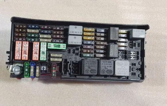 Mercedes-Benz GL X164 Fuse module A1645403372