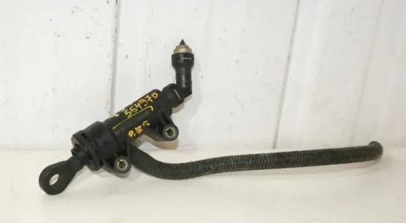 BMW 5 E39 Clutch master cylinder 21526773670 21521165010