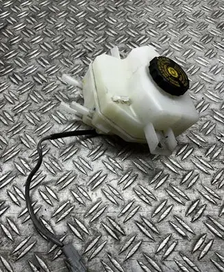 Lexus NX Power steering fluid tank/reservoir