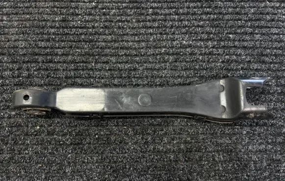 Mercedes-Benz C W205 Rear control arm A2043521205