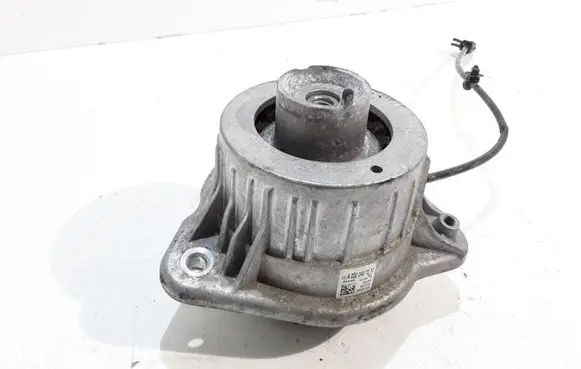 Mercedes-Benz S W222 Engine mount bracket A2222407217