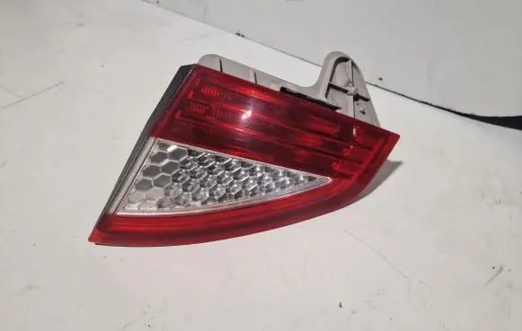 Ford Mondeo MK IV Tailgate rear/tail lights