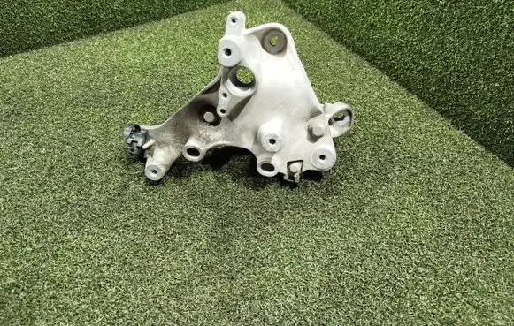 Opel Vivaro Engine mounting bracket 93455374 648606762R 93450725