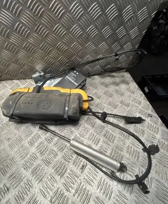 Volvo V70 Tailgate hydraulic set 31218393 31218404 31217840
