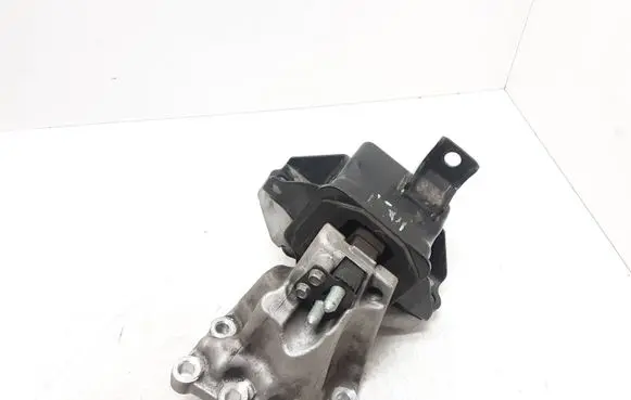 KIA Sportage Engine mount bracket 812201 8k1765