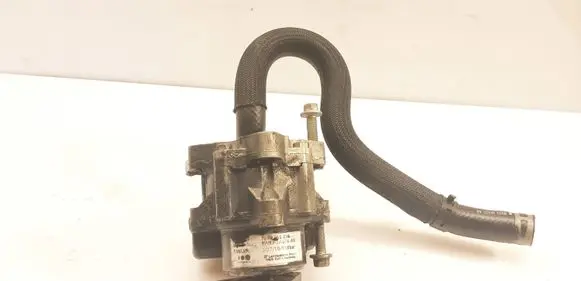 Jaguar XF X250 Power steering pump 8W833A674AB