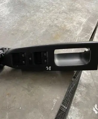 Volkswagen Touran I Front door window switch trim 1T1867371H