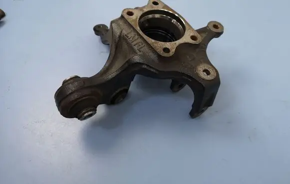 Rear wheel hub spindle/knuckle