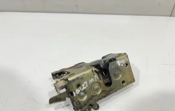 Volkswagen II LT Front door lock A90172C