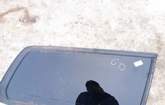 Volvo XC70 Rear side window as3