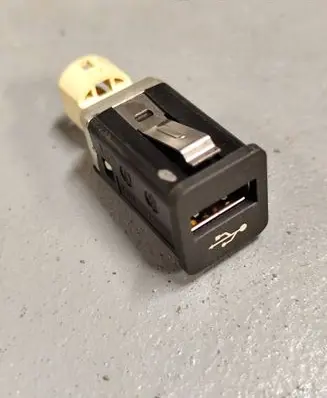 BMW 3 E90 E91 USB socket connector 9167196 61319167196