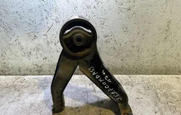 Jeep Compass Engine mount bracket