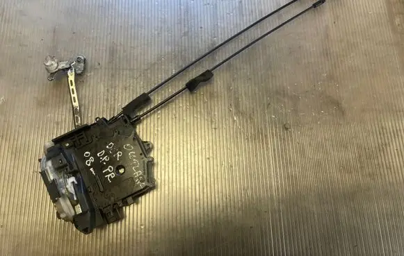 Mitsubishi Outlander Front door lock