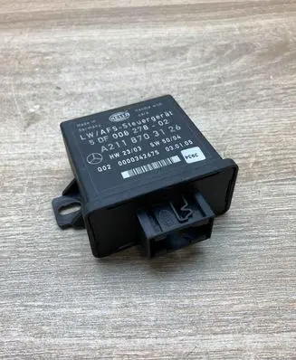 Mercedes-Benz E W211 Light module LCM A2118703126 5DF008278